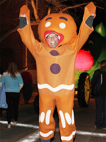 Bank of Washington employees dressed as Gingerbread Man for the 2015 Holiday Parade of Lights
