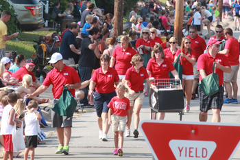 Bank of Washington employees handing out goodies during the fair parade